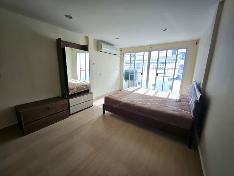 Sukhumvit 24 Home, Bangkok, Soi Methi Niwet, Sukhumvit Road, Khong Tan, Khlong Toei, Bangkok, 3 Bedrooms, 240 sqm, Condo For Rent, by Joy Ooi, 500329842 - DDproperty.com