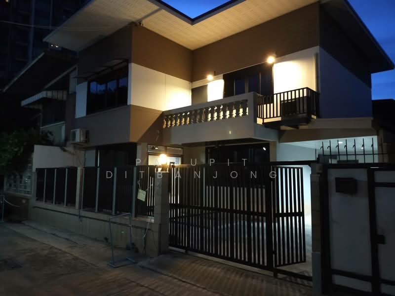 บ้าน 3-ห้องนอน, กรุงเทพ, คลองตันเหนือ, วัฒนา, กรุงเทพ, 200 ตร.ม., บ้านเดี่ยว ให้เช่า, โดย Pasupit Ditbanjong, 500329873 - DDproperty.com