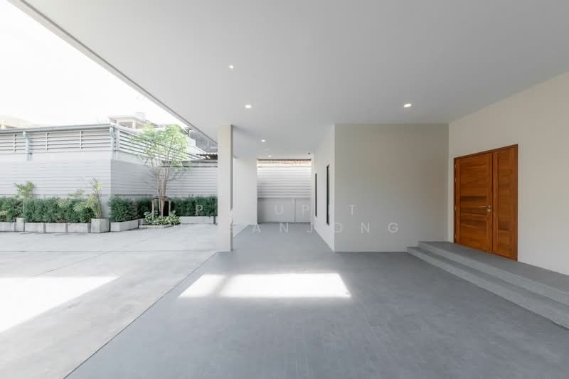 3-BR Townhouse, Bangkok, Bowon Niwet, Phra Nakhon, Bangkok, 3 Bedrooms, 420 sqm, Townhouse For Rent, by Pasupit Ditbanjong, 500329892 - DDproperty.com