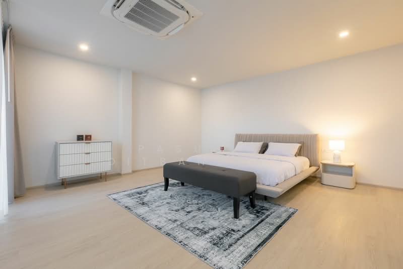 3-BR Townhouse, Bangkok, Bowon Niwet, Phra Nakhon, Bangkok, 3 Bedrooms, 420 sqm, Townhouse For Rent, by Pasupit Ditbanjong, 500329892 - DDproperty.com