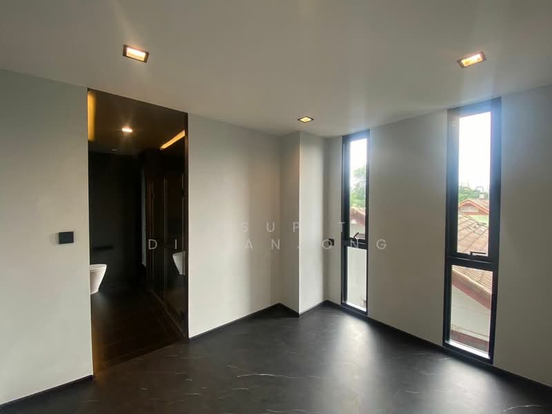3-BR Townhouse, Bangkok, Din Daeng, Bangkok, 3 Bedrooms, 228 sqm, Townhouse For Rent, by Pasupit Ditbanjong, 500329908 - DDproperty.com
