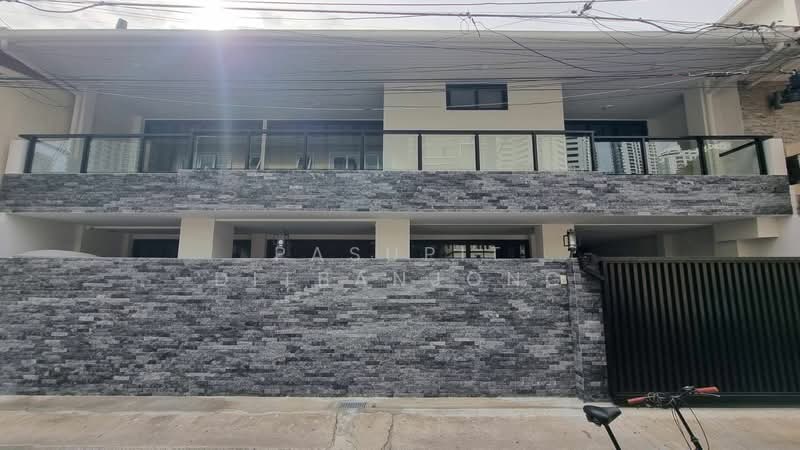 undefined, Bangkok, Khong Tan, Khlong Toei, Bangkok, 6 Bedrooms, 365 sqm, Townhouse For Rent, by Pasupit Ditbanjong, 500329927 - DDproperty.com