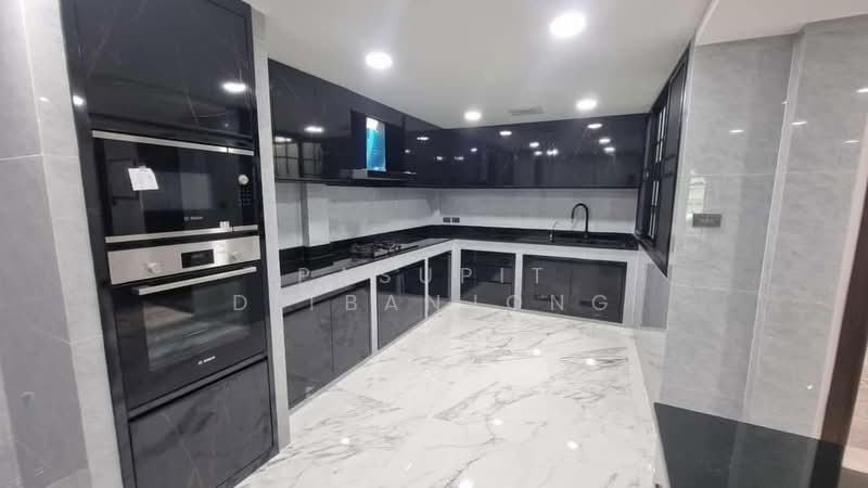 ทาวน์เฮาท์ 6-ห้องนอน, กรุงเทพ, คลองตัน, คลองเตย, กรุงเทพ, 216 ตร.ม., ทาวน์เฮ้าส์ ให้เช่า, โดย Pasupit Ditbanjong, 500329935 - DDproperty.com