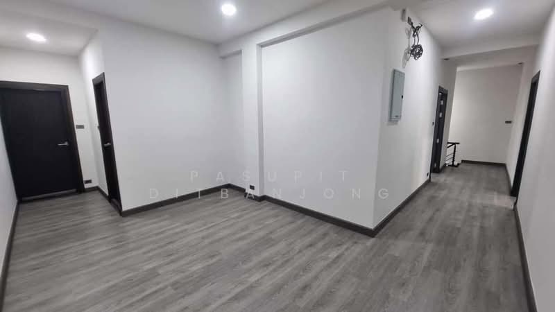 ทาวน์เฮาท์ 6-ห้องนอน, กรุงเทพ, คลองตัน, คลองเตย, กรุงเทพ, 216 ตร.ม., ทาวน์เฮ้าส์ ให้เช่า, โดย Pasupit Ditbanjong, 500329935 - DDproperty.com
