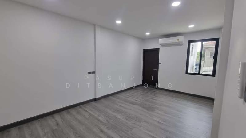 ทาวน์เฮาท์ 6-ห้องนอน, กรุงเทพ, คลองตัน, คลองเตย, กรุงเทพ, 216 ตร.ม., ทาวน์เฮ้าส์ ให้เช่า, โดย Pasupit Ditbanjong, 500329935 - DDproperty.com