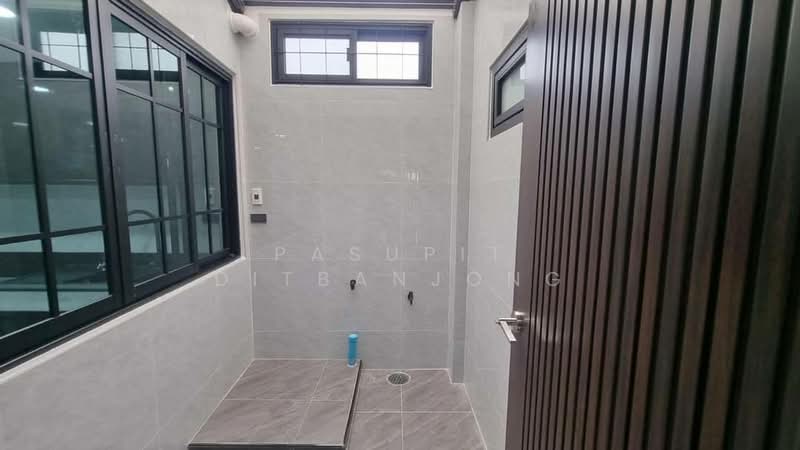 6-BR Townhouse, Bangkok, Khong Tan, Khlong Toei, Bangkok, 6 Bedrooms, 216 sqm, Townhouse For Rent, by Pasupit Ditbanjong, 500329935 - DDproperty.com