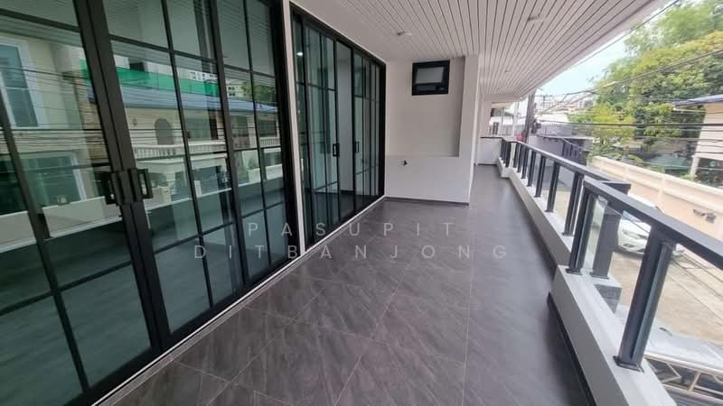6-BR Townhouse, Bangkok, Khong Tan, Khlong Toei, Bangkok, 6 Bedrooms, 216 sqm, Townhouse For Rent, by Pasupit Ditbanjong, 500329935 - DDproperty.com