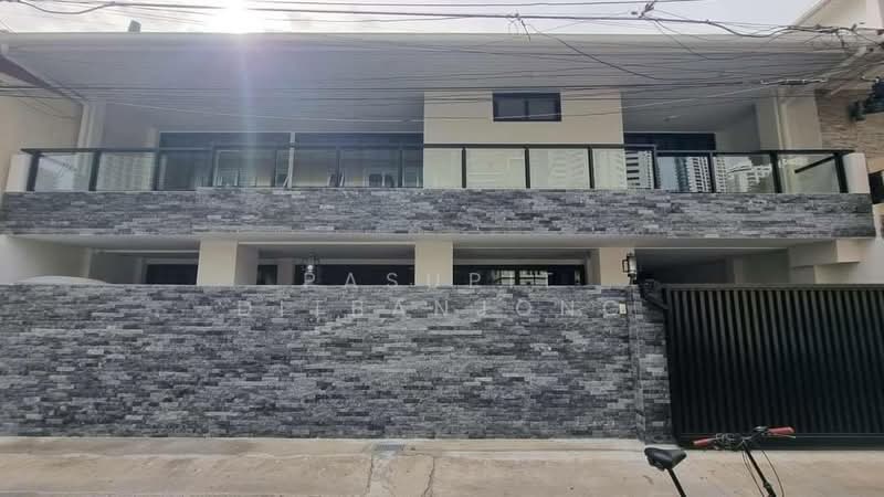 6-BR Townhouse, Bangkok, Khong Tan, Khlong Toei, Bangkok, 6 Bedrooms, 216 sqm, Townhouse For Rent, by Pasupit Ditbanjong, 500329935 - DDproperty.com