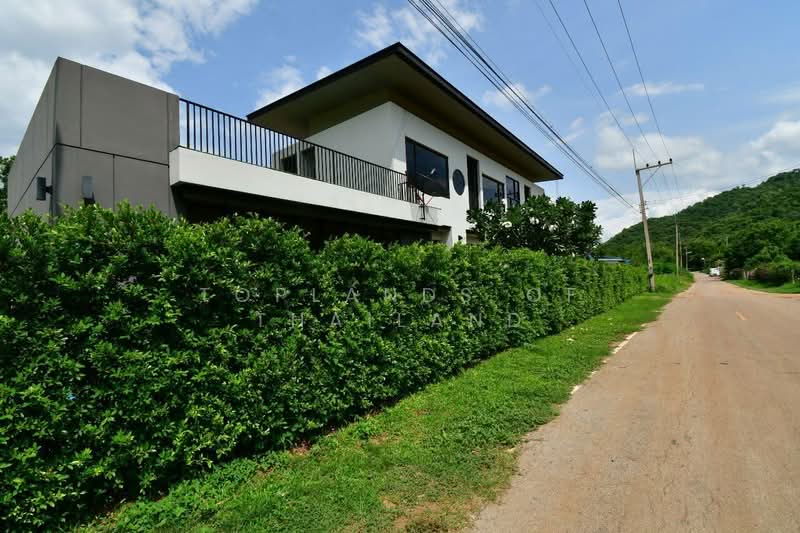 ขาย บ้านเขาใหญ่ สไตล์ Modern (วิวเขา 180 องศา) เนื้อที่ 204 ตร.วา 4 ห้องนอน 6 ห้องน้ำ มีสระว่ายน้ำ, นครราชสีมา, เขาใหญ่, หนองน้ำแดง, ปากช่อง, นครราชสีมา, 400 ตร.ม., วิลล่า ขาย, โดย TopLands of Thailand, 500329958 - DDproperty.com