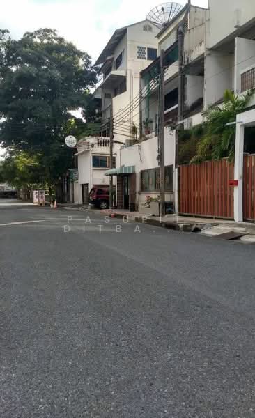 4-BR House, Bangkok, Phra Kanong, Khlong Toei, Bangkok, 4 Bedrooms, 250 sqm, Single Detached House For Sale, by Pasupit Ditbanjong, 500329993 - DDproperty.com