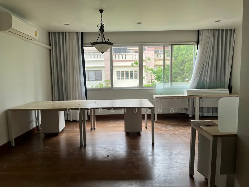 undefined, Bangkok, Khlong Tan Nua, Watthana, Bangkok, 4 Bedrooms, 350 sqm, Townhouse For Rent, by Pasupit Ditbanjong, 500330021 - DDproperty.com