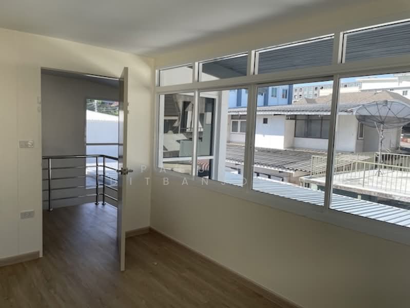 3-BR House, Bangkok, Din Daeng, Bangkok, 3 Bedrooms, 193 sqm, Single Detached House For Rent, by Pasupit Ditbanjong, 500330080 - DDproperty.com