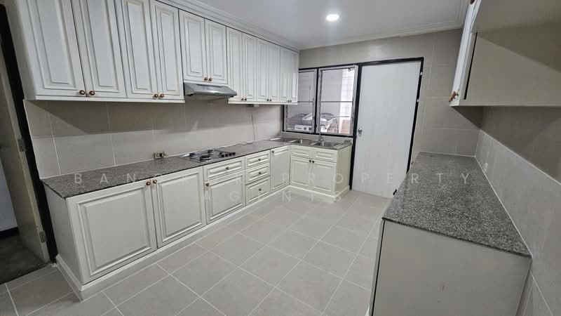 D.S. Tower 1 Sukhumvit 33, Bangkok, Soi Phrom Chit, Khlong Tan Nua, Watthana, Bangkok, 3 Bedrooms, 250 sqm, Condo For Rent, by BANGKOK PROPERTY AGENTS, 500330160 - DDproperty.com