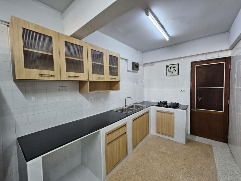 G.S.Mansion, Bangkok, 1 Sukhumvit 35 Alley, Khlong Tan Nua, Watthana, Bangkok, 2 Bedrooms, 180 sqm, Condo For Rent, by BANGKOK PROPERTY AGENTS, 500330220 - DDproperty.com