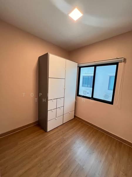 The Thamm Iconic Onnut-Motorway, Bangkok, 987 Soi Lat Krabang 3, Lat Krabang, Bangkok, 4 Bedrooms, 120 sqm, Townhouse For Rent, by TopLands of Thailand, 500330275 - DDproperty.com