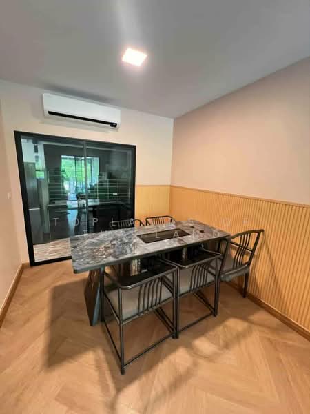 The Thamm Iconic Onnut-Motorway, Bangkok, 987 Soi Lat Krabang 3, Lat Krabang, Bangkok, 4 Bedrooms, 120 sqm, Townhouse For Rent, by TopLands of Thailand, 500330275 - DDproperty.com