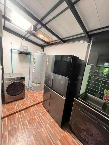 The Thamm Iconic Onnut-Motorway, Bangkok, 987 Soi Lat Krabang 3, Lat Krabang, Bangkok, 4 Bedrooms, 120 sqm, Townhouse For Rent, by TopLands of Thailand, 500330275 - DDproperty.com