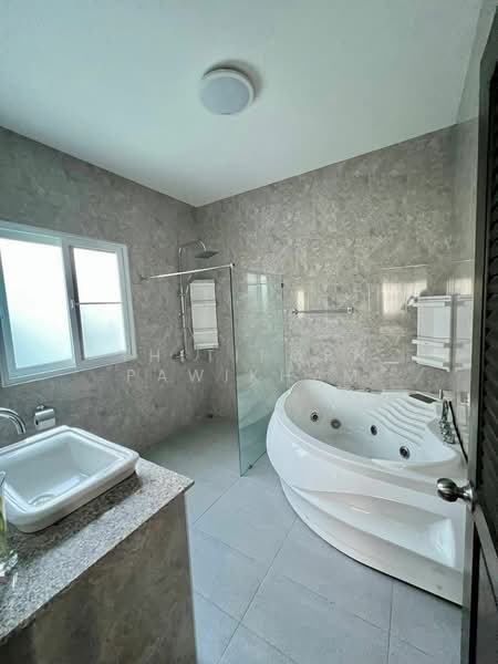 5-BR Villa, Chon Buri (Pattaya), Nong Pru, Bang Lamung (Pattaya), Chon Buri (Pattaya), 5 Bedrooms, 450 sqm, Villa For Sale, by Thitiporn Pawikham, 500330456 - DDproperty.com