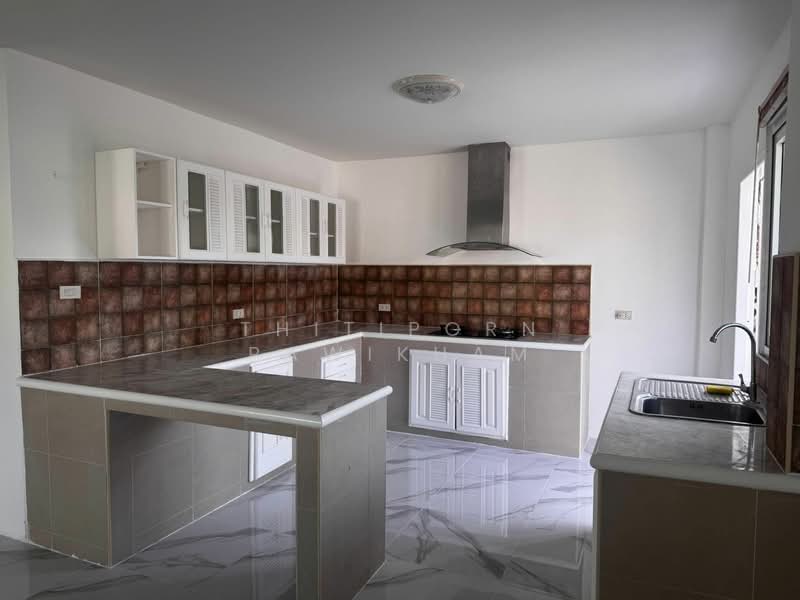 3-BR Villa, Chon Buri (Pattaya), Poong, Bang Lamung (Pattaya), Chon Buri (Pattaya), 3 Bedrooms, 159 sqm, Villa For Sale, by Thitiporn Pawikham, 500330458 - DDproperty.com