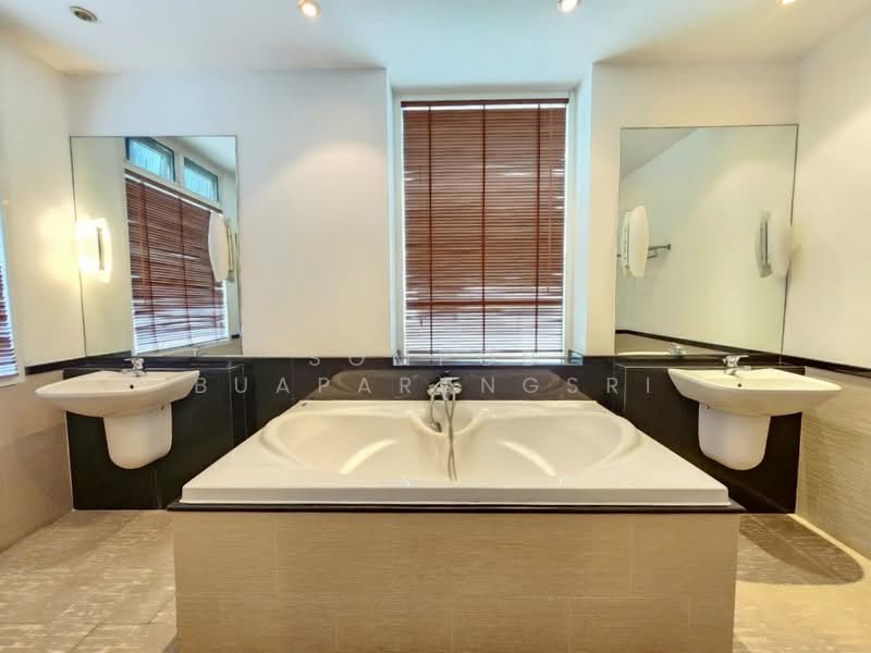 The Verandah, Bangkok, Soi Sukhumvit 23, Khlongtoei Nua, Watthana, Bangkok, 4 Bedrooms, 350 sqm, Condo For Rent, by Sompob Buaparungsri, 500330578 - DDproperty.com