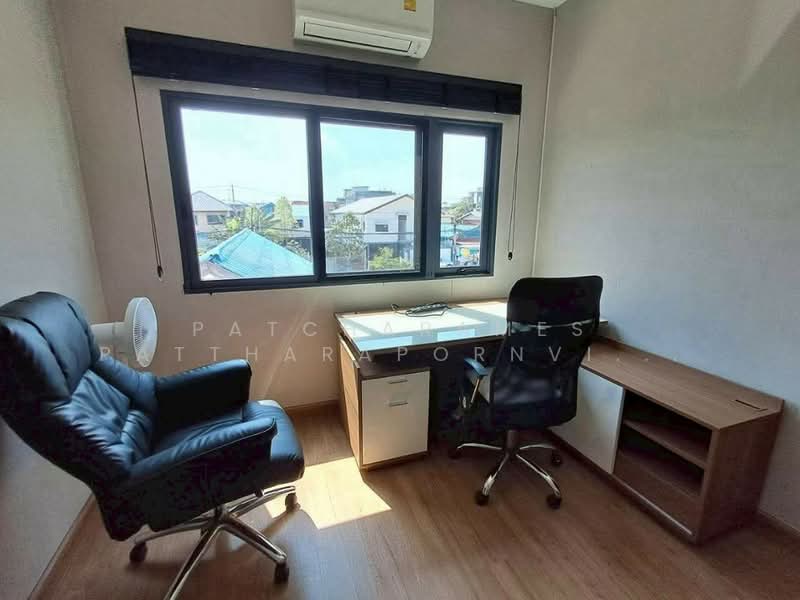 Baan Klang Muang Ladprao 101 Station, Bangkok, Soi Ladprao 101 Yeak 42, Khlong Chan, Bang Kapi, Bangkok, 4 Bedrooms, 325 sqm, Townhouse For Rent, by Patcharames Pattharapornviboon, 500330605 - DDproperty.com