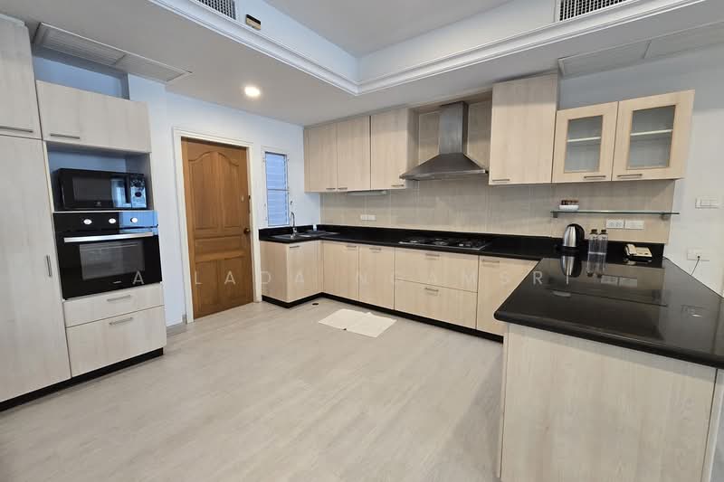 Chaidee Mansion, Bangkok, 75-7 Soi Sukhumvit 11, Khlongtoei Nua, Watthana, Bangkok, 2 Bedrooms, 300 sqm, Condo For Rent, by Ailada Ngamsri, 500330708 - DDproperty.com