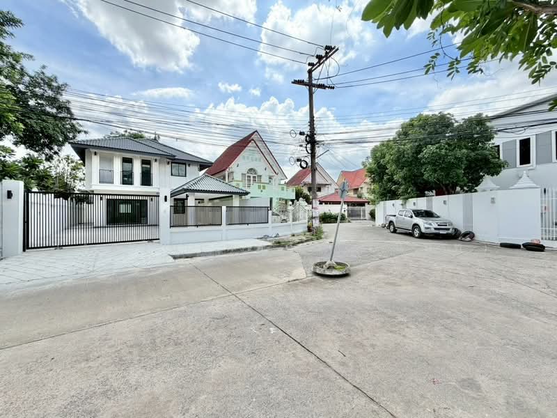 หมู่บ้านกรุงทอง4 ถนนนวมินทร์ ซอยนวมินทร์ 111 แขวงรามอินทรา เขตคั, กรุงเทพ, นวมินทร์111, รามอินทรา, คันนายาว, กรุงเทพ, 200 ตร.ม., บ้านเดี่ยว ขาย, โดย นภัสศรณ์ วงศ์สินไทยกร (นันท์), 500331023 - DDproperty.com