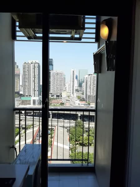 Life Asoke, Bangkok, Asoke-Dindang Road, Bang Kapi, Huai Khwang, Bangkok, 1 Bedroom, 30 sqm, Condo For Rent, by Natnicha Khamvilai, 500331051 - DDproperty.com