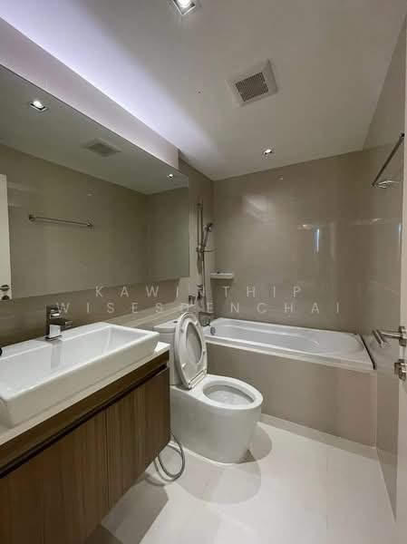 Vtara Sukhumvit 36, Bangkok, 118 Soi Saen Sabai, Phra Kanong, Khlong Toei, Bangkok, 1 Bedroom, 32 sqm, Condo For Rent, by Kawinthip Wisesdenchai, 500331124 - DDproperty.com