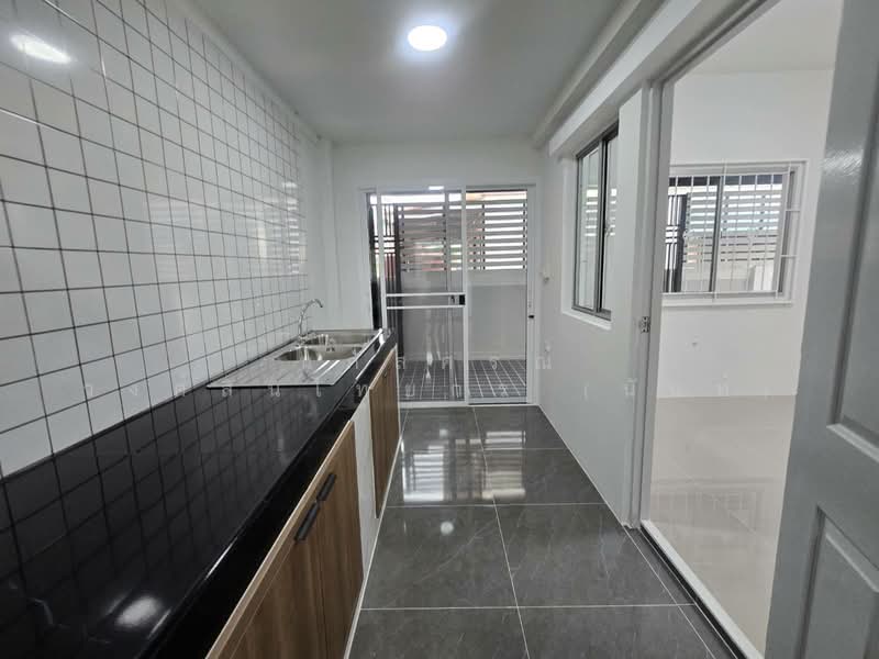 Pruksa Village 1 Lumlukka Klong 6, Pathum Thani, Soi Bueng Kham Phroi, Bung Kham Proi, Lam Luk Ka, Pathum Thani, 4 Bedrooms, 200 sqm, Single Detached House For Sale, by นภัสศรณ์ วงศ์สินไทยกร (นันท์), 500331258 - DDproperty.com