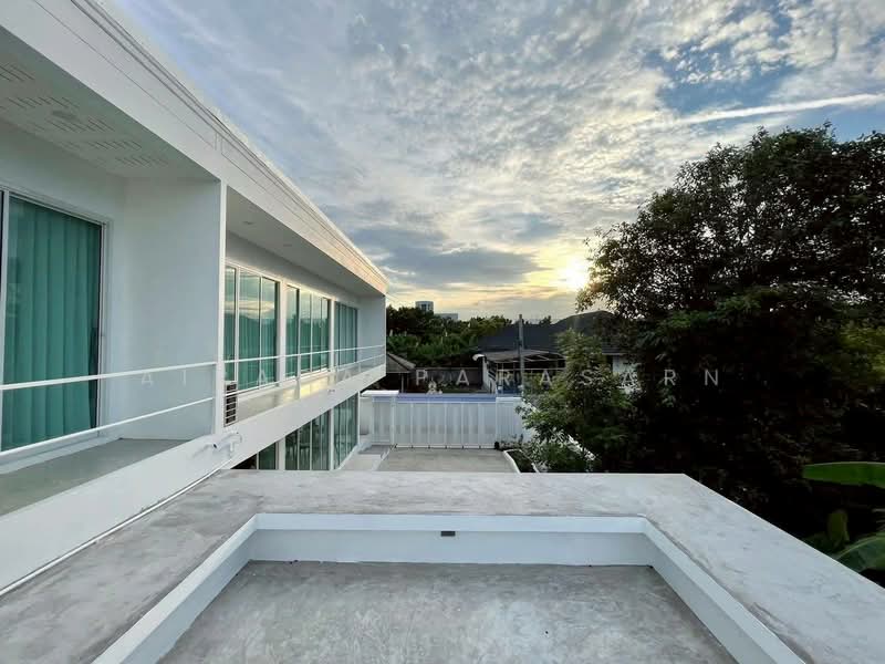 เช่า บ้าน 2 ชั้น ลาดกระบัง ใกล้สนามบินสุวรรณภูมิ, Bangkok, Lat Krabang, Bangkok, 5 Bedrooms, 250 sqm, Single Detached House For Rent, by Airada Parasarn, 500331305 - DDproperty.com