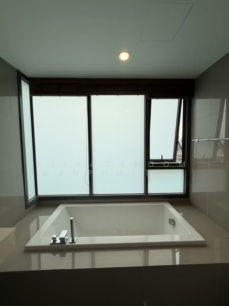 Rhythm Sukhumvit 42, Bangkok, Soi Sukhumvit 42, Sukhumvit Road, Phra Kanong, Khlong Toei, Bangkok, 2 Bedrooms, 80 sqm, Condo For Rent, by Kitsadapoom Wanpholthong, 500331320 - DDproperty.com