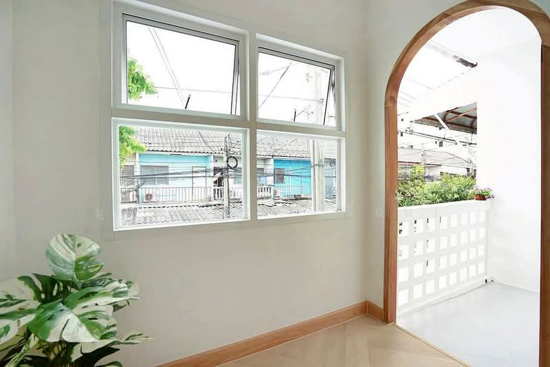 บ้านสวย รีโนเวทใหม่ สไตล์มินิมอล รามอินทรา 46/1 คู้บอน ใกล้รถไฟฟ้าสถานีคู้บอน ใกล้แฟชั่น ไอซ์แลนด์, กรุงเทพ, รามอินทรา, คันนายาว, กรุงเทพ, 110 ตร.ม., ทาวน์เฮ้าส์ ขาย, โดย บุษบากร (เจี๊ยบ), 500331329 - DDproperty.com