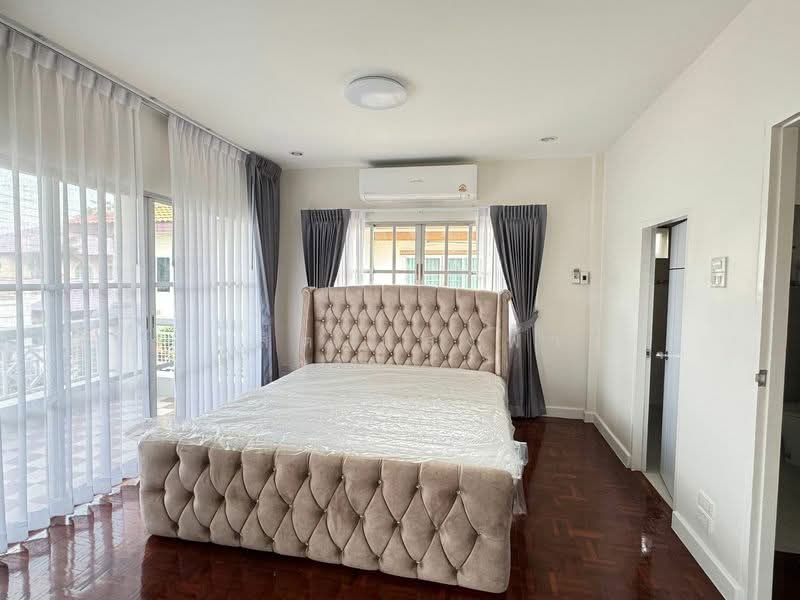 ให้เช่าบ้านเดี่ยวหลังใหญ่ รีโนเวทใหม่ ม.อัมพรเพลส ศรีราชา, Chon Buri (Pattaya), Surasak, Si Racha, Chon Buri (Pattaya), 3 Bedrooms, 280 sqm, Single Detached House For Rent, by Dusit Saengfa, 500331398 - DDproperty.com