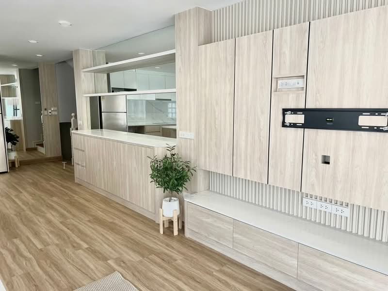 บ้านเดี่ยว 4 ห้องนอน สาทร, กรุงเทพ, ทุ่งมหาเมฆ, สาทร, กรุงเทพ, 252 ตร.ม., บ้านเดี่ยว ให้เช่า, โดย Thiti Boonchurn, 500331523 - DDproperty.com