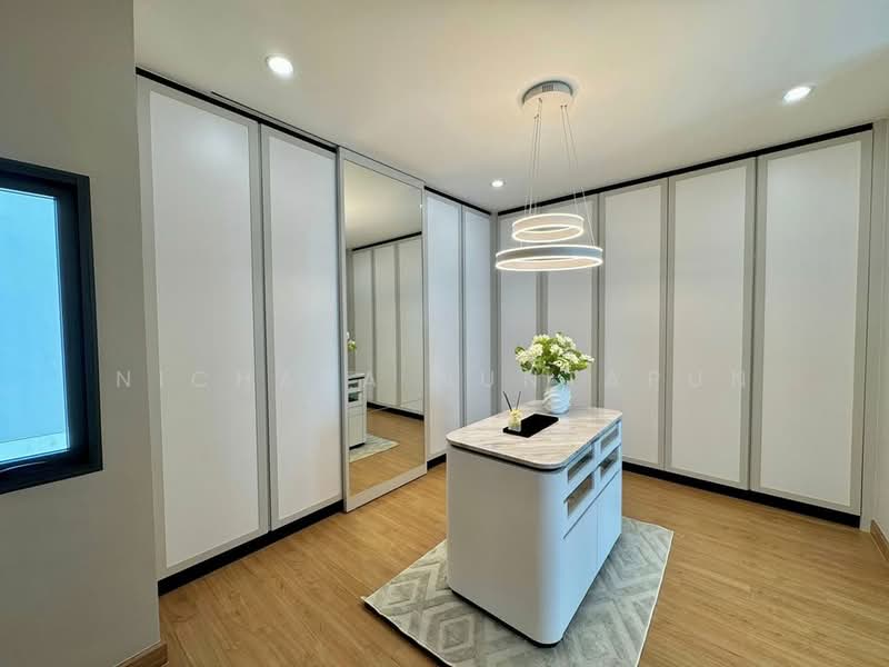 Baan Klang Muang The Edition Bangna Wongwaen, Bangkok, 189 Kanchanaphisek Road, Dok Mai, Prawet, Bangkok, 4 Bedrooms, 241 sqm, Single Detached House For Sale, by Nichapa Nuntapun, 500331551 - DDproperty.com