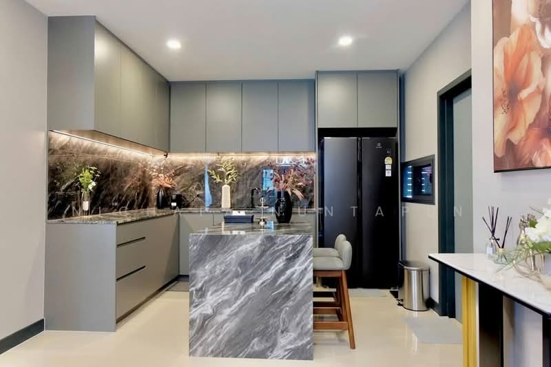 Baan Klang Muang The Edition Bangna Wongwaen, Bangkok, 189 Kanchanaphisek Road, Dok Mai, Prawet, Bangkok, 4 Bedrooms, 241 sqm, Single Detached House For Sale, by Nichapa Nuntapun, 500331551 - DDproperty.com