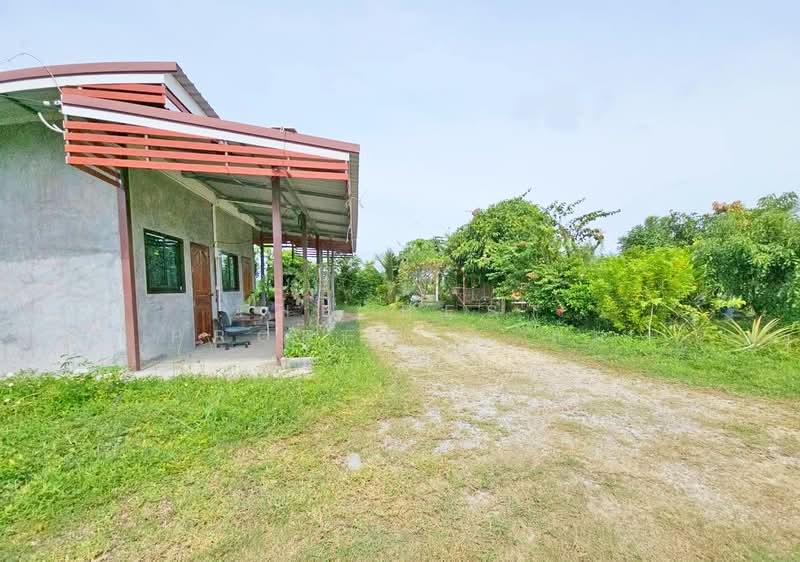 บ้านเดี่ยวพร้อมที่ดินเกาะจันทร์ ชลบุรี, Chon Buri (Pattaya), Ko Chun, Ko Chan, Chon Buri (Pattaya), 2 Bedrooms, 100 sqm, Single Detached House For Sale, by The Best Property ส้ม, 500331704 - DDproperty.com