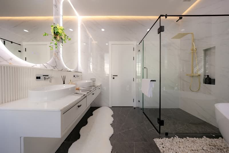 3-story luxury villa in Pattaya, Chon Buri (Pattaya), ทุ่งกลม ตาลหมัน, Nong Pru, Bang Lamung (Pattaya), Chon Buri (Pattaya), 5 Bedrooms, 652 sqm, Villa For Sale, by Tharathorn Yuenyong, 500331720 - DDproperty.com