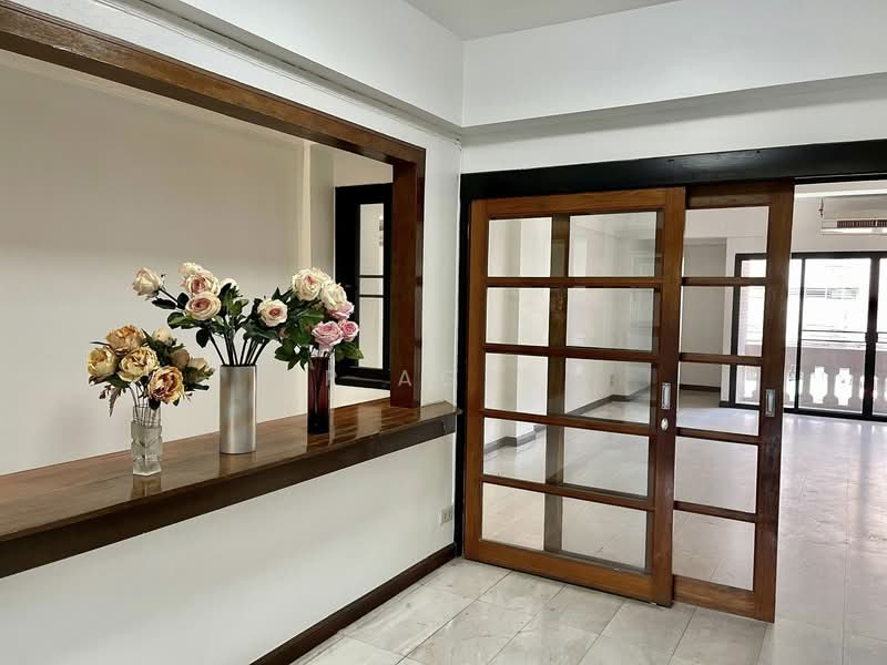4-story Home office Sukhumvit 4, Khlong Toei, Bangkok, Khlong Toei, Bangkok, 8 Bedrooms, 500 sqm, Townhouse For Rent, by NR AGENT, 500331890 - DDproperty.com