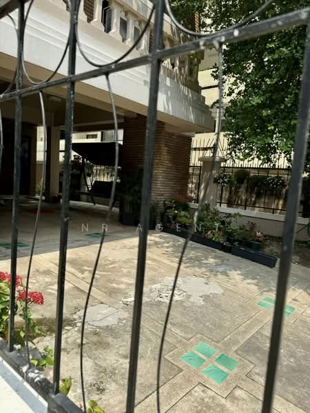 4-story Home office Sukhumvit 4, Khlong Toei, Bangkok, Khlong Toei, Bangkok, 8 Bedrooms, 500 sqm, Townhouse For Rent, by NR AGENT, 500331890 - DDproperty.com