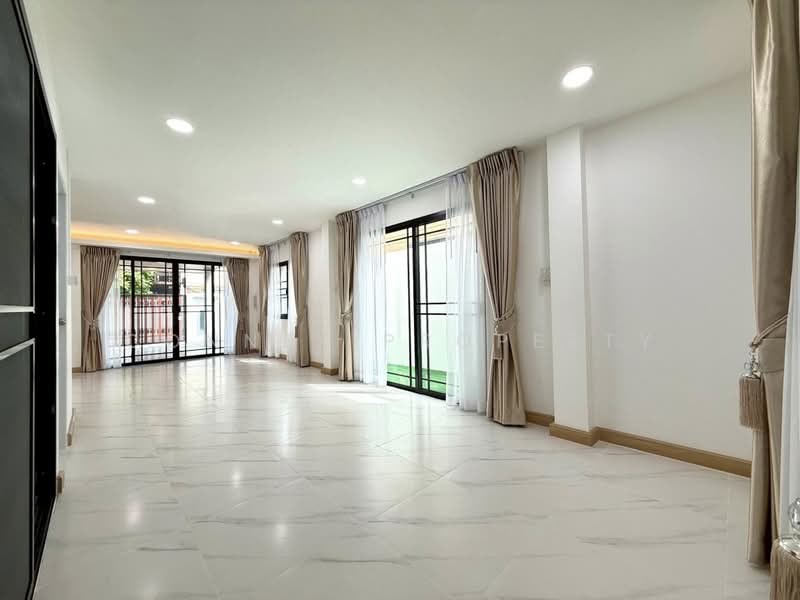 Two-story townhome near MRT Bang Yi Khan, Charansanitwong 46, Bangkok, , Bang Yi Khan, Bang Phlat, Bangkok, 3 Bedrooms, 150 sqm, Townhouse For Sale, by Connex Property, 500331939 - DDproperty.com