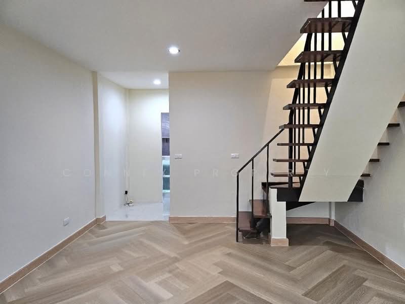 Two adjoining townhouses, Ladprao Wanghin 82, Bangkok, , Lat Phrao, Bangkok, 4 Bedrooms, 200 sqm, Townhouse For Sale, by Connex Property, 500331959 - DDproperty.com
