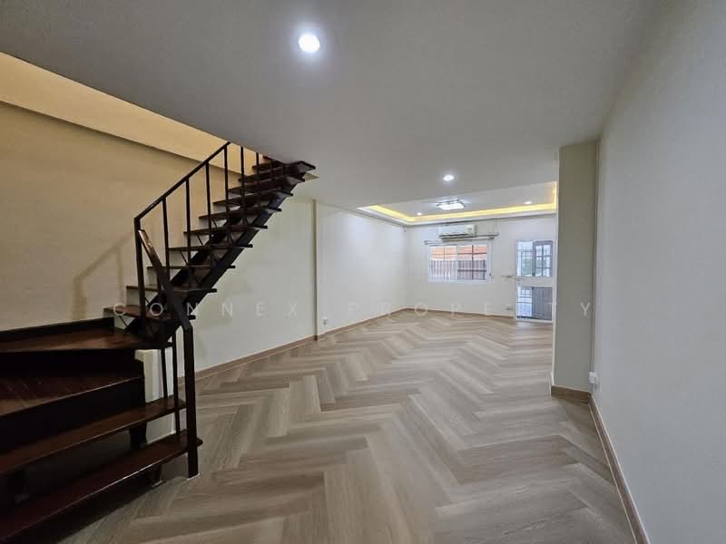 Two adjoining townhouses, Ladprao Wanghin 82, Bangkok, , Lat Phrao, Bangkok, 4 Bedrooms, 200 sqm, Townhouse For Sale, by Connex Property, 500331959 - DDproperty.com