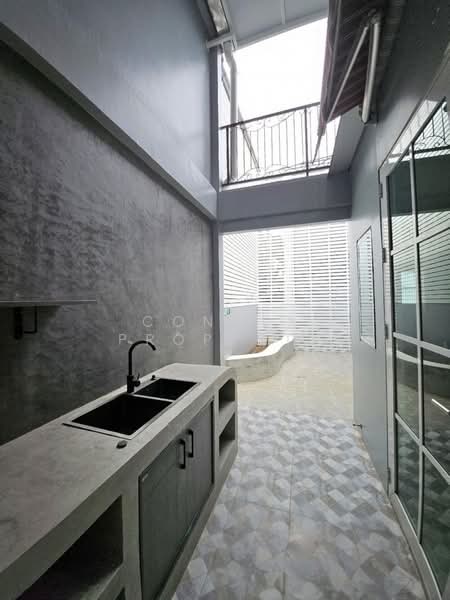 Two adjoining townhouses, Ladprao Wanghin 82, Bangkok, , Lat Phrao, Bangkok, 4 Bedrooms, 200 sqm, Townhouse For Sale, by Connex Property, 500331959 - DDproperty.com