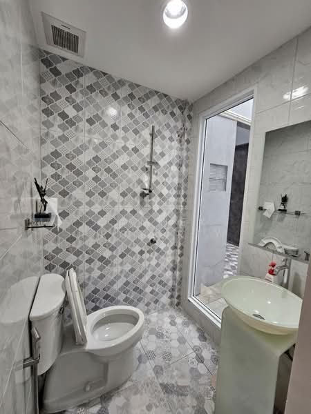 Two adjoining townhouses, Ladprao Wanghin 82, Bangkok, , Lat Phrao, Bangkok, 4 Bedrooms, 200 sqm, Townhouse For Sale, by Connex Property, 500331959 - DDproperty.com