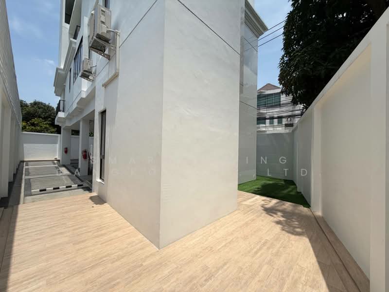 Yensabaidee Residence Paholyothin 11, Bangkok, Samsen Nai, Phaya Thai, Bangkok, 8 Bedrooms, 1,200 sqm, Townhouse For Sale, by Smart Living Bangkok Co.,Ltd., 500332027 - DDproperty.com