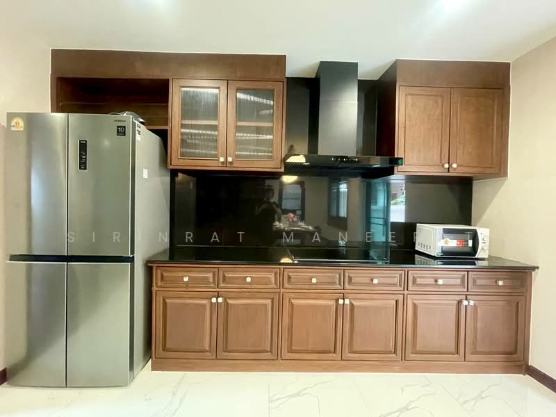For rent: Newly renovated house near Ruamchok, NIS International School, Tonkla School, and Central, Chiang Mai, San Phi Sua, Muang Chiang Mai, Chiang Mai, 4 Bedrooms, 230 sqm, Single Detached House For Rent, by Sirinrat Maneerat, 500332031 - DDproperty.com