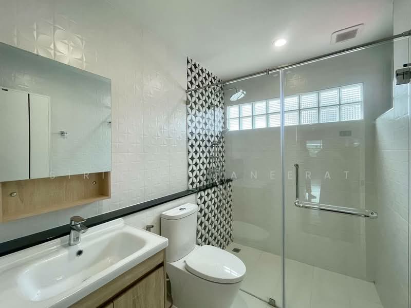 For rent: Newly renovated house near Ruamchok, NIS International School, Tonkla School, and Central, Chiang Mai, San Phi Sua, Muang Chiang Mai, Chiang Mai, 4 Bedrooms, 230 sqm, Single Detached House For Rent, by Sirinrat Maneerat, 500332031 - DDproperty.com