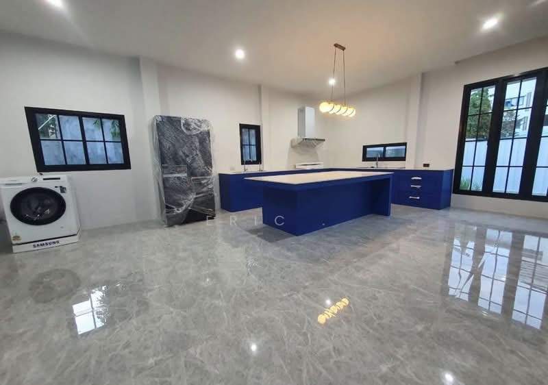 Near Port Sukhumvit 62, Bangkok, Bang Chak, Phra Khanong, Bangkok, 6 Bedrooms, 700 sqm, Single Detached House For Rent, by Eric ., 500332075 - DDproperty.com
